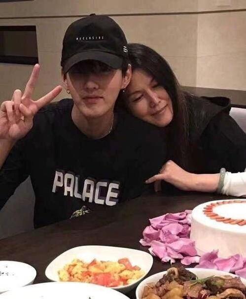 大头爆料表哥视频,大头爆料视频背后的惊人真相  第3张